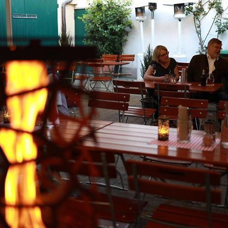 Hotel & Brauerei-Gasthof Neuwirt Нойбург ан дер Донау Екстериор снимка