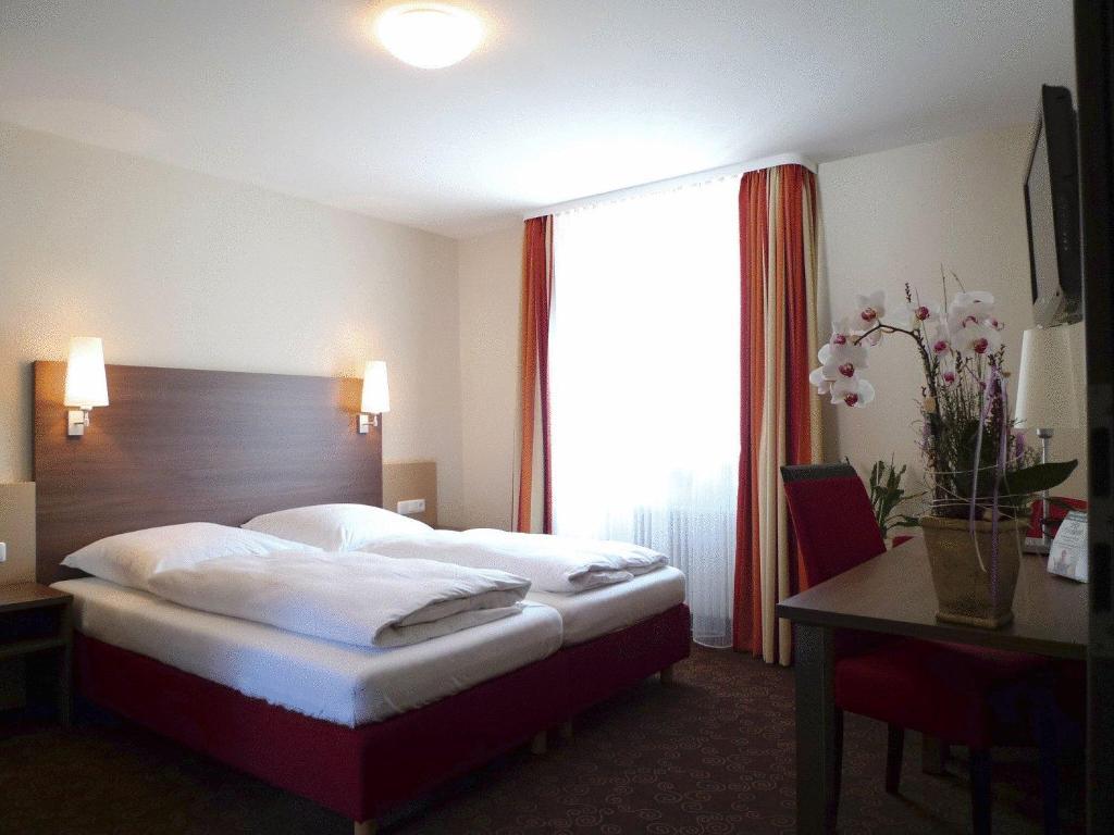 Hotel & Brauerei-Gasthof Neuwirt Нойбург ан дер Донау Екстериор снимка